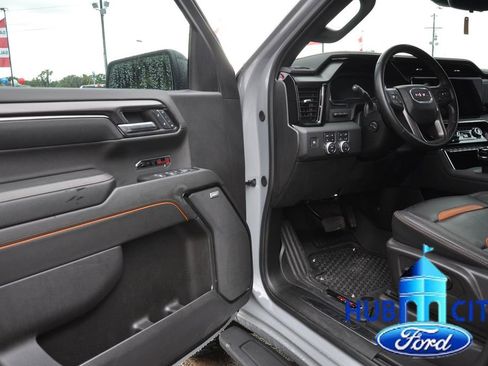Used 2024 GMC Sierra 1500 AT4 w/ Technology Package AWD/4WD image 11