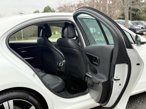 Used 2022 Mercedes-Benz C 300 Sedan image 28