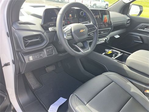 New 2025 Chevrolet Silverado EV LT image 10