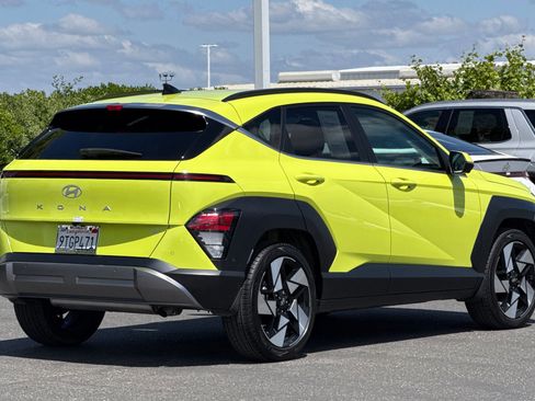 Used 2025 Hyundai Kona Limited FWD image 4
