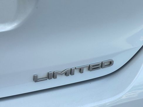 Used 2022 Toyota Highlander Limited FWD image 11