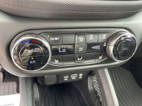 Used 2021 Chevrolet TrailBlazer LT w/ Convenience Package FWD image 18