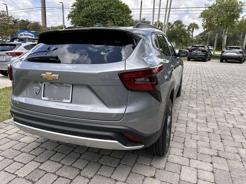Used 2024 Chevrolet Trax LT FWD image 37