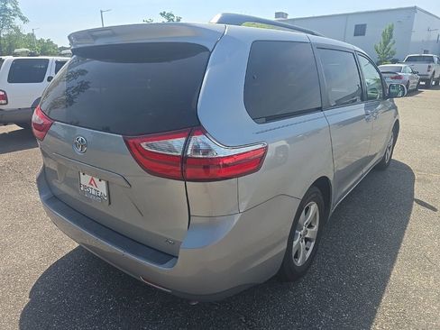 Used 2016 Toyota Sienna LE image 5