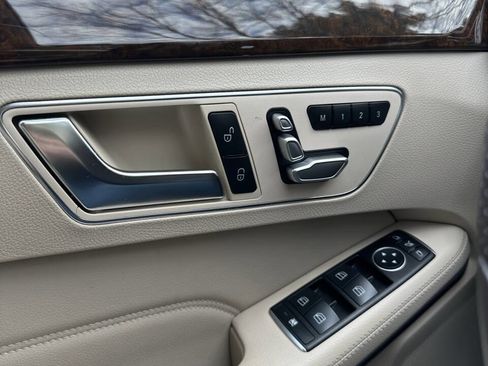 Used 2016 Mercedes-Benz E 350 E 350 4MATIC AWD 4dr Wagon image 27