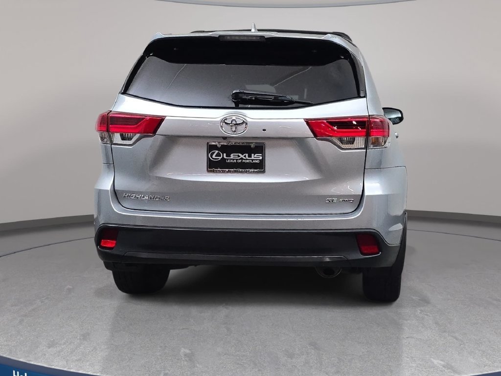 Used 2017 Toyota Highlander SE AWD/4WD image 7