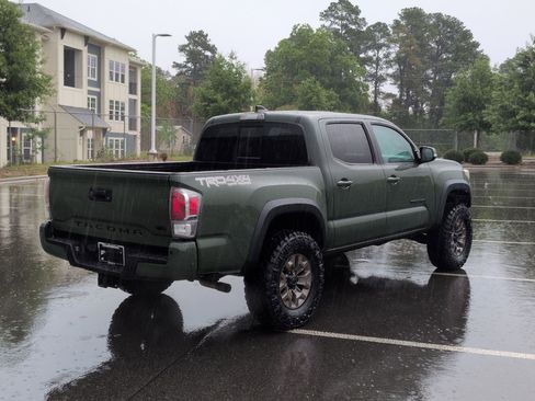 Used 2021 Toyota Tacoma TRD Off-Road w/ TRD Premium Off Road Package AWD/4WD image 4