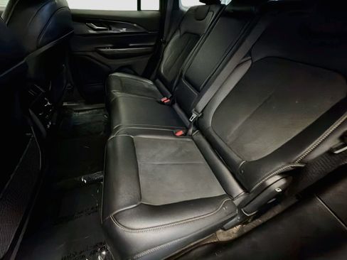 Used 2023 Jeep Grand Cherokee Altitude AWD/4WD image 13