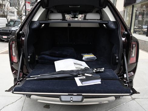 Used 2025 Rolls-Royce Cullinan image 27