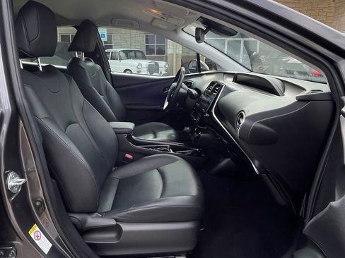 Used 2017 Toyota Prius Four FWD image 28