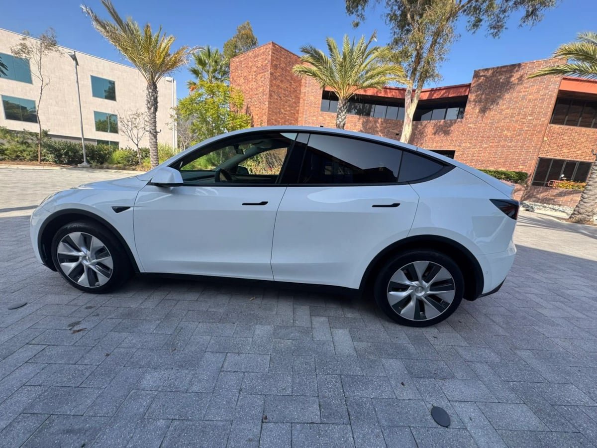 Used 2023 Tesla Model Y Long Range AWD/4WD image 9