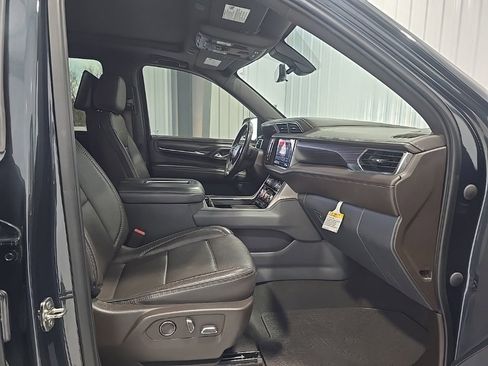Used 2021 GMC Yukon Denali w/ Denali Premium Package image 29