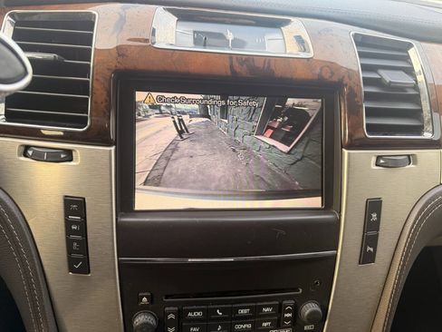 Used 2011 Cadillac Escalade ESV Platinum image 20