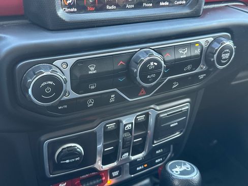 Used 2018 Jeep Wrangler Unlimited Rubicon AWD/4WD image 26