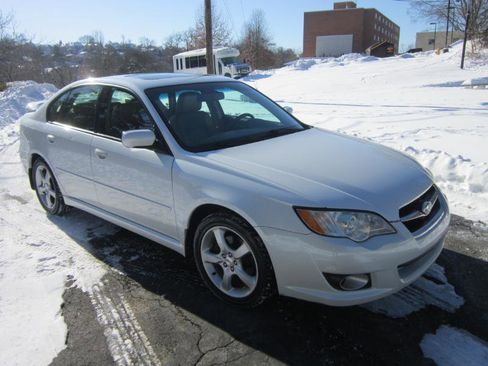 Used 2009 Subaru Legacy 2.5i Limited image 2