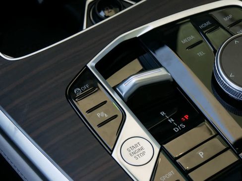 Used 2025 BMW X7 xDrive40i image 11