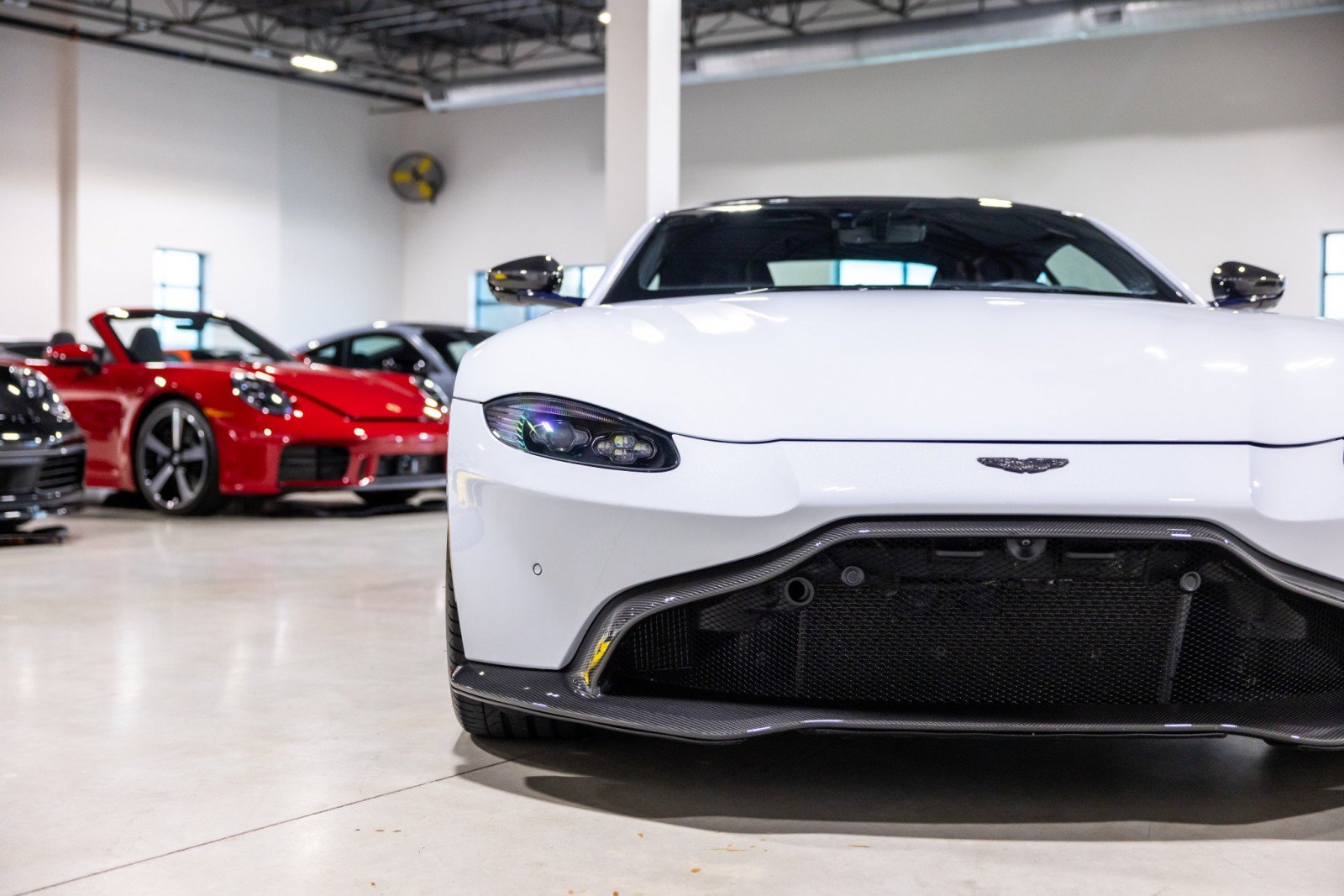 Used 2019 Aston Martin V8 Vantage Coupe RWD image 25