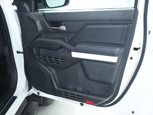 Used 2024 Toyota Tacoma TRD Off-Road image 33