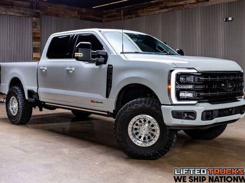 Used 2025 Ford F250 Platinum image 1