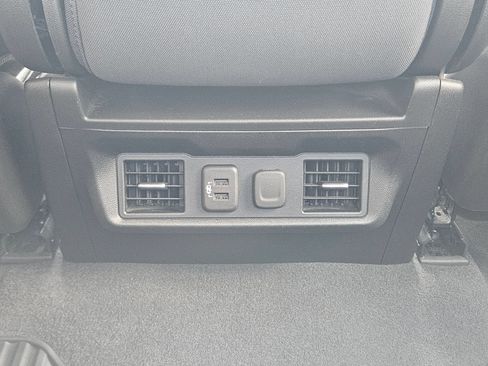 Used 2022 Chevrolet Silverado 1500 LT AWD/4WD image 27