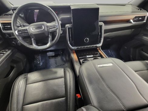 Used 2025 GMC Yukon XL Denali AWD/4WD image 6