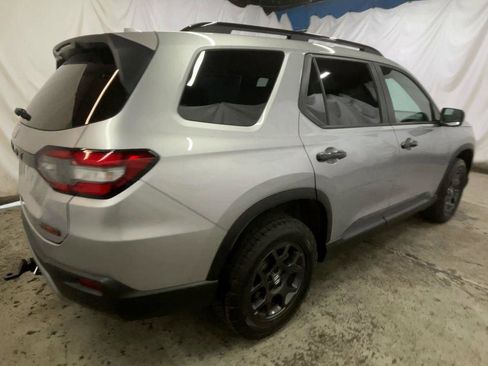Certified 2025 Honda Pilot TrailSport image 8