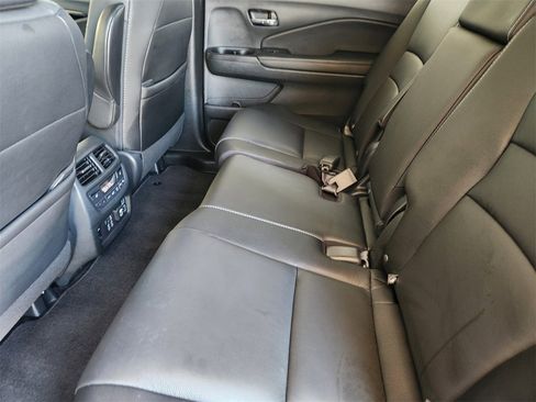 Certified 2022 Honda Pilot Touring image 29