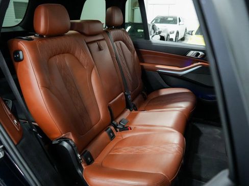 Used 2022 BMW X7 M50i w/ Dynamic Handling Package image 21