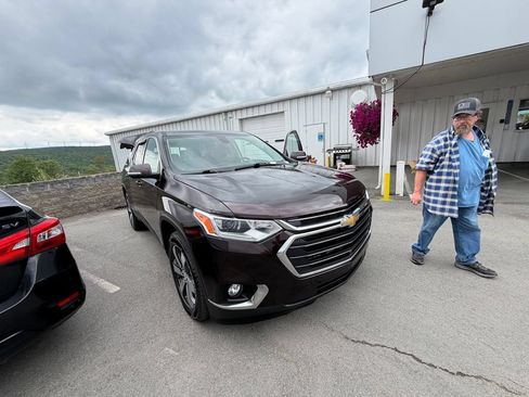Used 2021 Chevrolet Traverse LT w/ LT Premium Package FWD image 7