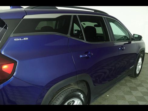 Used 2022 GMC Terrain SLE w/ Driver Convenience Package image 19