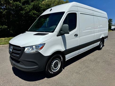 Used 2022 Mercedes-Benz Sprinter 2500 image 1