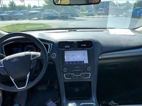 Used 2020 Ford Fusion SE w/ Equipment Group 151A FWD image 10