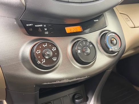 Used 2011 Toyota RAV4 4WD w/ Base L4 Extra Value Pkg image 18