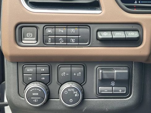 Used 2023 Chevrolet Tahoe High Country AWD/4WD image 29