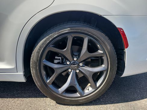 Used 2023 Chrysler 300 S w/ Comfort Group RWD image 8