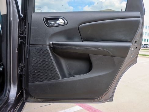Used 2018 Dodge Journey SE w/ Popular Equipment Group FWD image 10