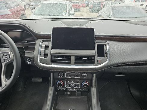 Used 2023 Chevrolet Tahoe Premier AWD/4WD image 12