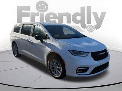 New 2026 Chrysler Pacifica Select