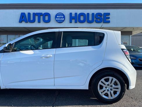 Used 2017 Chevrolet Sonic LT FWD image 34