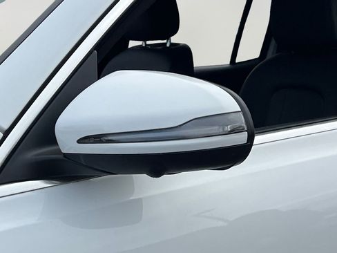 Used 2022 Mercedes-Benz GLB 250 4MATIC image 27