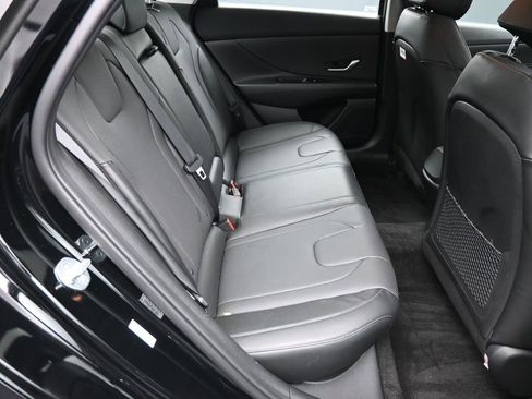 Certified 2023 Hyundai Elantra Limited w/ Preferred Accessory Package image 24