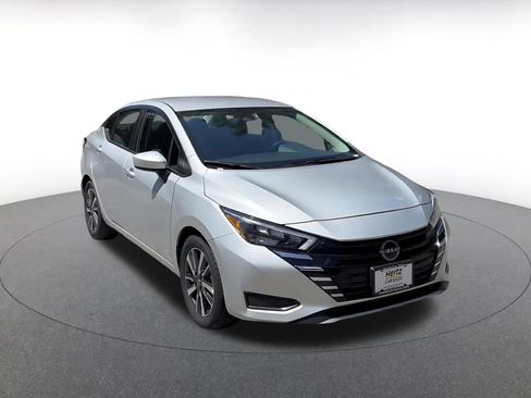 Used 2025 Nissan Versa SV FWD image 3