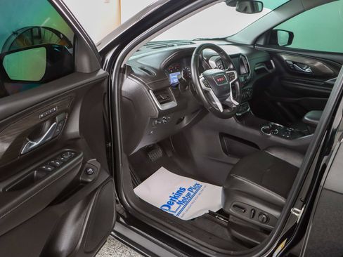 Used 2024 GMC Terrain SLT image 3
