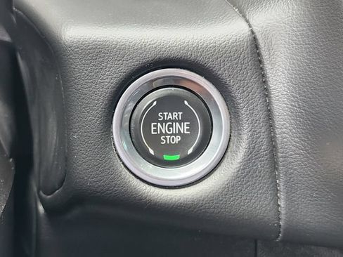Used 2021 GMC Yukon XL AT4 w/ AT4 Premium Plus Package AWD/4WD image 19