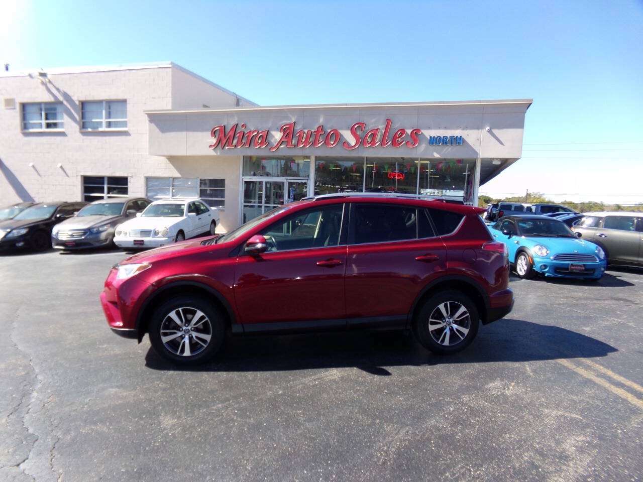 Used 2018 Toyota RAV4 XLE w/ Plus Extra Value Package AWD/4WD image 1