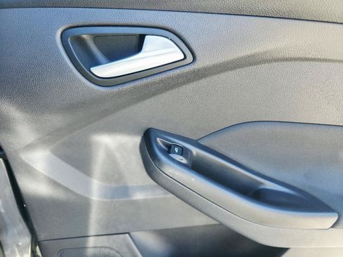 Used 2015 Ford Focus SE w/ Equipment Group 201A FWD image 19