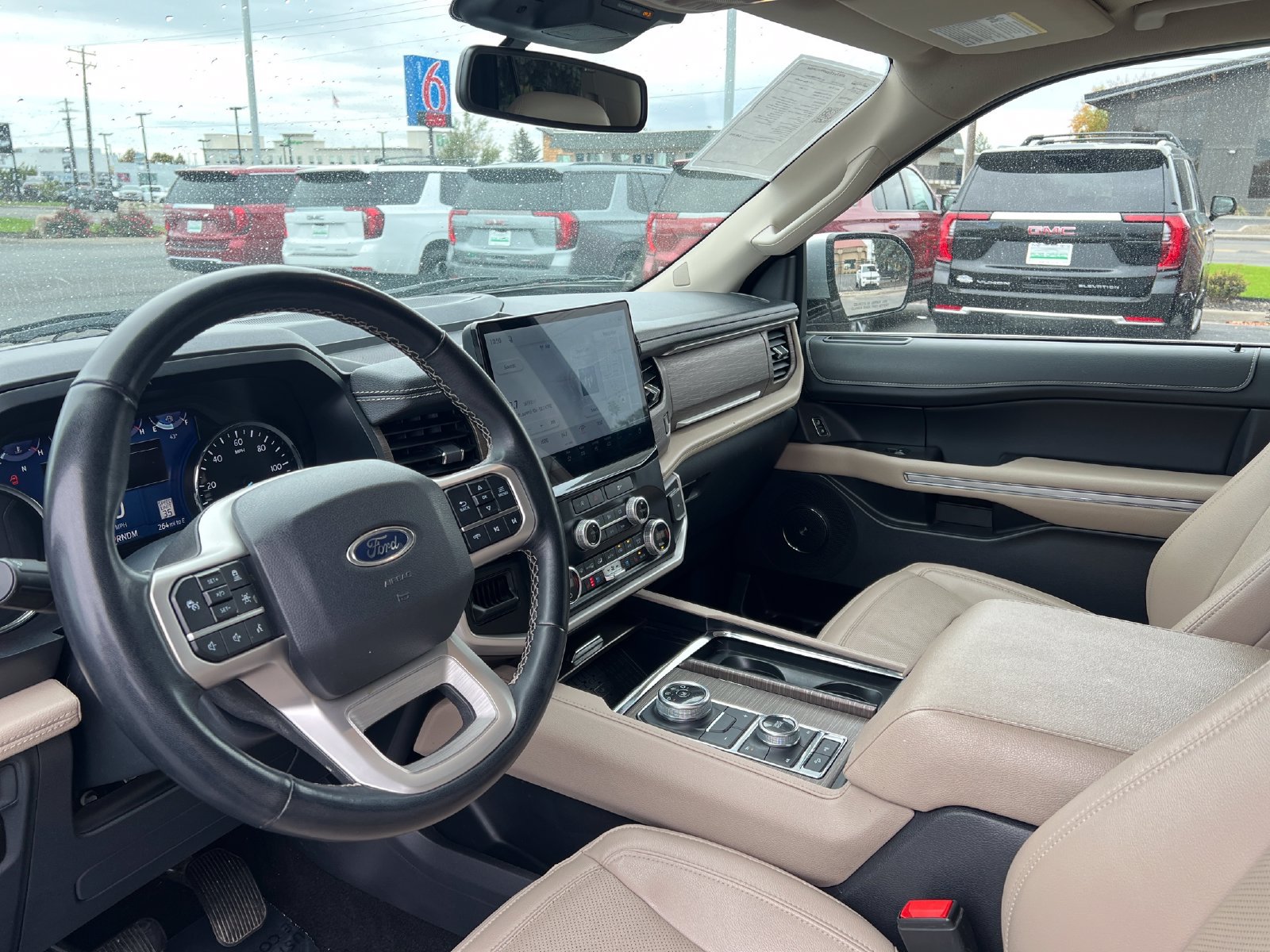 Used 2024 Ford Expedition Limited AWD/4WD image 24