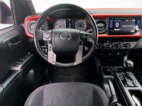 Used 2017 Toyota Tacoma TRD Off-Road image 9