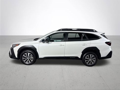Used 2023 Subaru Outback Premium image 9