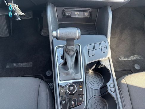 Used 2025 Kia Sportage LX FWD image 40